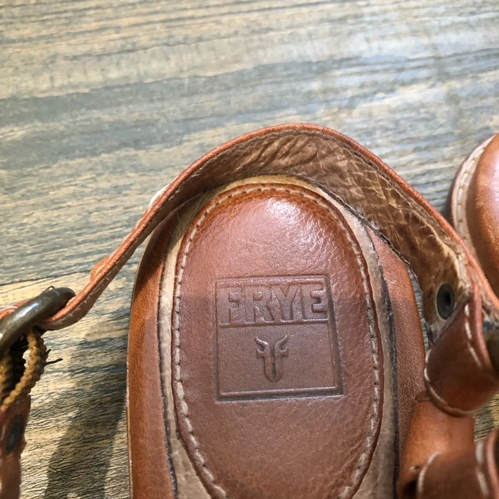 Frye‎ Tan Leather Thong Studded Sandal Sz. 10.5